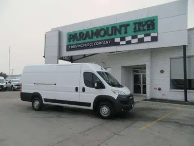 V6 GAS ENGINE, AUTO TRANS, A/C, AM/FM STEREO WITH BLUETOOTH, BACKUP CAMERA, BUCKET SEATS WITH ARM RE...
