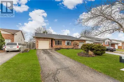 FABULOUS FAMILY HOME with loads of space, located in a great area of Beamsville. This 4 level backsp...