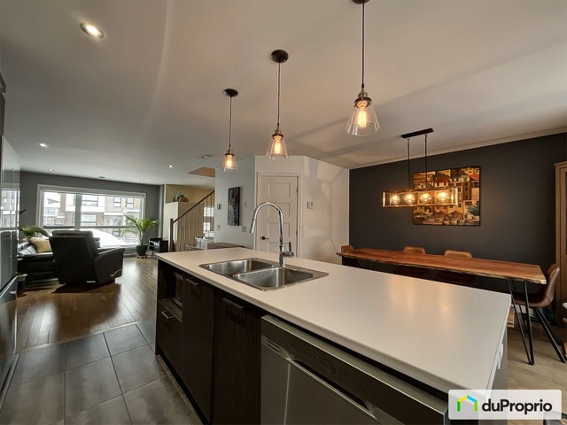 $679,000 - Townhouse for sale in Longueuil (St-Hubert) — photo 2