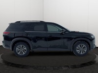 Moonroof | 8 Passenger Seating | Heated Seats | Remote Start | Experience the perfect balance of rug... (image 5)