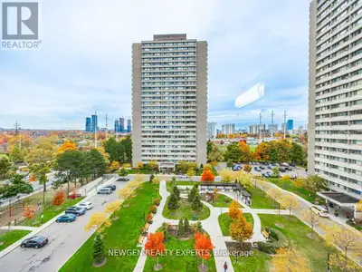 Beautiful, Bright and Spacious Move in Ready 2 Br Condo in a Prime Location. Very Well Maintained Un...