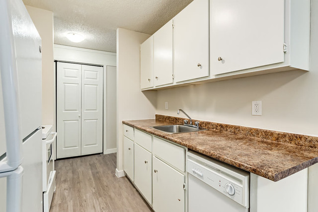 Apartments for Rent with Fireplace - Glenwood Village - Apartmen in Long Term Rentals in Lloydminster