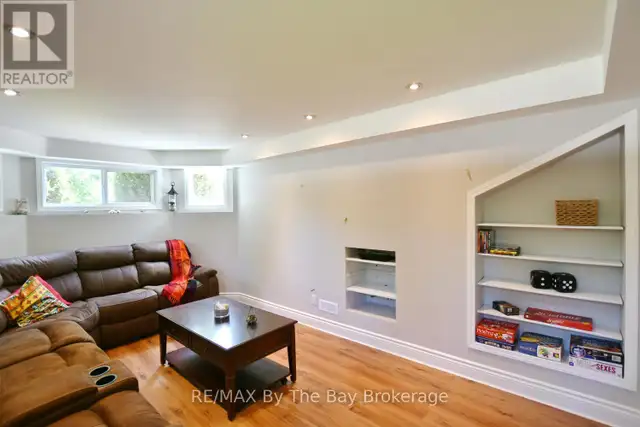 2 BIRCHMOUNT CIRCLE Wasaga Beach, Ontario in Houses for Sale in Oakville / Halton Region - Image 29