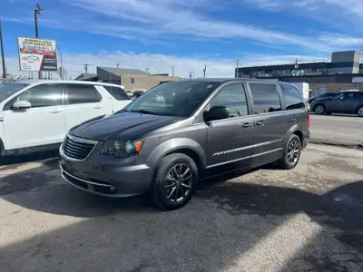 Used 2015 CHRYSLER TOWN COUNTRY S / Active status / No accidents / remote starter / 7 seater / SUV /...