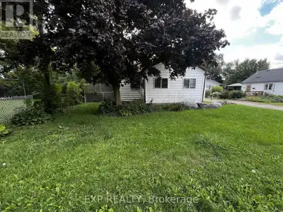 A property with space, flexibility, and possibilities! Located in the heart of Glencoe, this charmin...