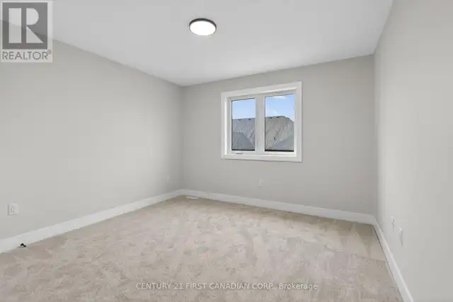 34 POSTMA CRESCENT North Middlesex (Ailsa Craig), Ontario in Houses for Sale in Grand Bend - Image 16