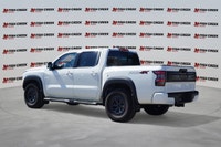 Conquer any adventure in this rugged 2025 Nissan Frontier PRO-4X Crew Cab Pickup. With just 14,403 k... (image 2)
