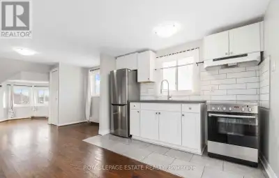 5 - 142 WESTLAKE AVENUE Toronto (Woodbine-Lumsden), Ontario