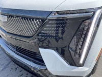 | 55 Curved HD Display | AKG Studio 19-Speaker Audio | Super Cruise Capability | 24 Diamond-Cut Whee... (image 2)