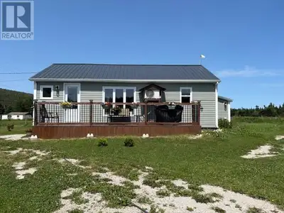 This small bungalow is situated on 20 acres of land, ready for the next homesteader or farmer. The 2...