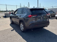 2019 TOYOTA RAV4 XLE AWD PKG PHENOMENAL SHAPE ADAPTIVE CRUISE LANE ASSIST BLIND SPOT SMART INTEGRATI... (image 4)