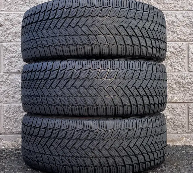 (97%) 4x 235/50R20 Michelin X-Ice Snow SUV Winters in Tires & Rims in City of Toronto - Image 4