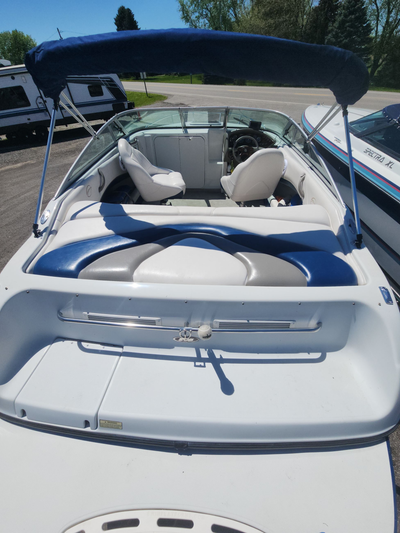MAKE AN OFFER! The 2000 Crownline 205 Cuddy Cabin (205 CCR) is a versatile 20-foot sport boat that c...