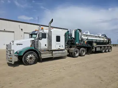 2009 Kenworth T800 6x4 Sleeper Truck w/ Westech Semi Vac Comes with a Cummins ISX diesel engine, 600...
