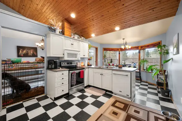 Developers Dream | 2.16 Acres Langley Income Property in Other in Delta/Surrey/Langley - Image 8