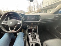 Price includes $1,000 finance credit. Price does not include fees or taxes. The 2024 Volkswagen Jett... (image 9)