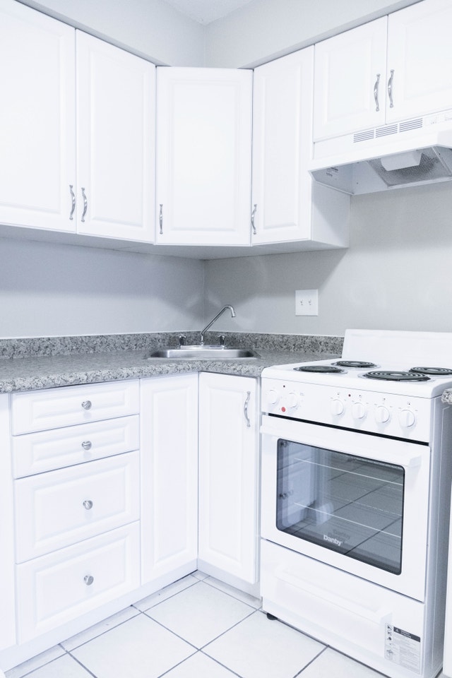 Studio / Bachelor Apartment in Kitchener Utilities Included Long