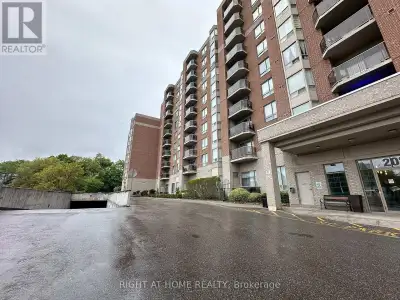 Well-priced 2+1 bedroom corner suite offering over 1,150 sq. ft. with all-inclusive maintenance fees...