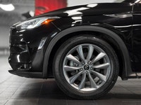 The 2021 INFINITI QX50 LUXE is a compelling compact luxury SUV that balances distinctive styling wit... (image 7)