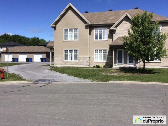 $929,000 - Triplex for sale in Trois-Rivières (Pointe-Du-Lac) — photo 1