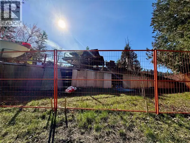 604 11th Street Castlegar, British Columbia in Land for Sale in Nelson - Image 9