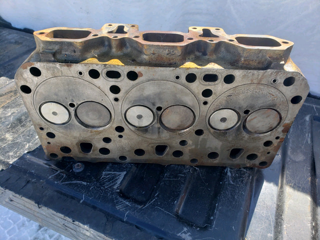 Mack Cylinder Head in Heavy Equipment Parts & Accessories in Renfrew - Image 4