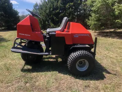 This machine has only 299 original hours and is in very good condition. It features 3-wheel drive wi...