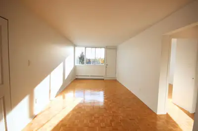 3.5 RENOVATED available now- Parc Extension - Jean Talon