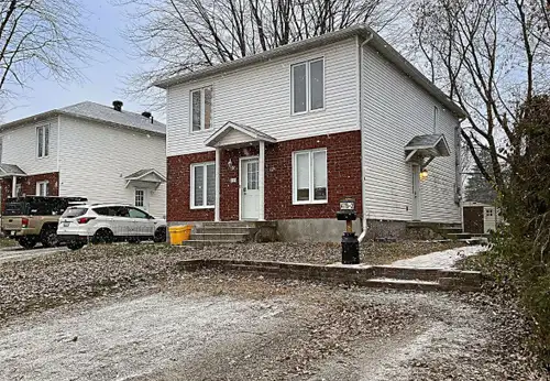 Disponible le 1- Septembre- 2025 Appartement de 2 chambres (4 1/2) au deuxième étage, situé dans le...