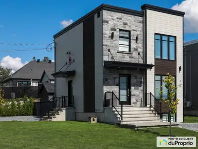 Superbe maison CLÉ EN MAIN! Cette charmante demeure construite en 2020 située dans un secteur famili...
