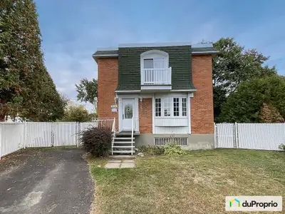 Cottage détaché (sans mur mitoyen) situé dans un secteur paisible, sur une rue peu achalandée, avec...