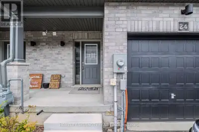 This stunning 2-storey townhouse is a perfect style of comfort and convenience. The entire home has...