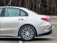 Intercooled Turbo Gas/Electric I-4 engine - All-wheel drive for Canadian conditions - Panoramic sunr... (image 4)