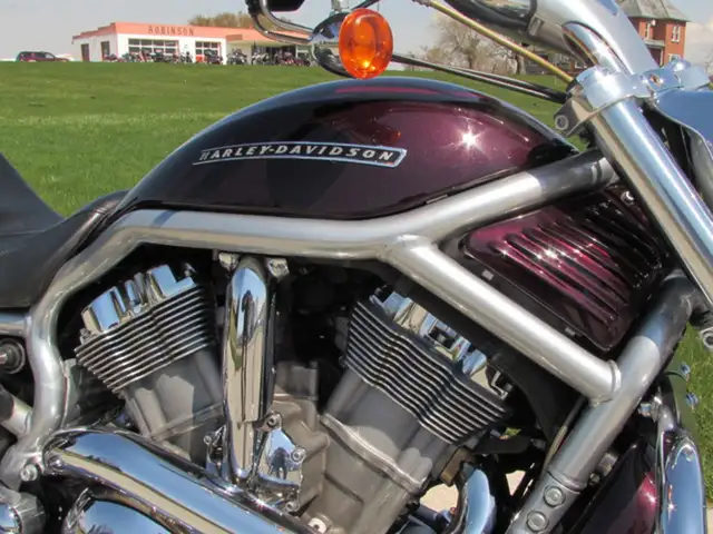2006 Harley-Davidson VRSC A VRod in Street, Cruisers & Choppers in Leamington - Image 10