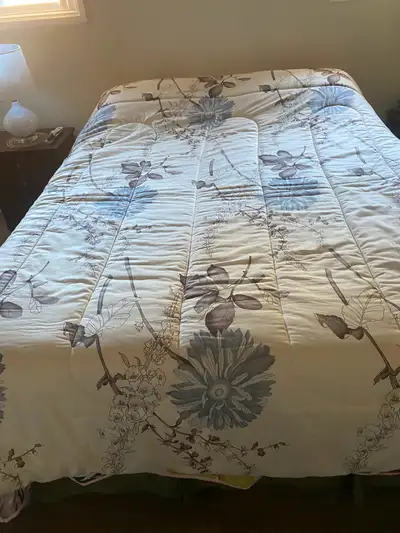 Queen comforter and pillow cases, View more