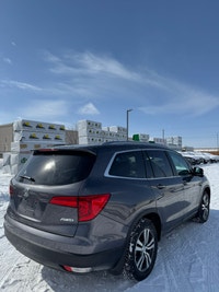 2017 Honda Pilot AWD | No Reported Accidents | 207,541 KM | Set of Tires Heated Seats, Lane Assist,... (image 3)