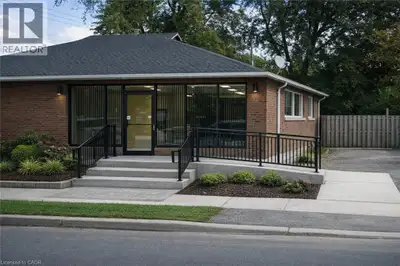 Remarkable Opportunity in St Catherines! Take advantage of this unique building, 1000 SF + a large b...