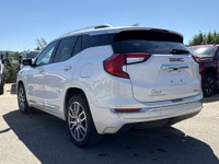 AMVIC Licensed Dealer * Power Sunroof * Heated Front Seats & Steering Wheel * Power Liftgate * Remot... (image 5)