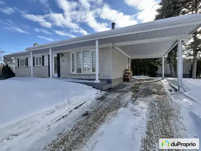 Maison clé en main entièrement rénovée au goût du jour, située dans un secteur paisible et recherché...