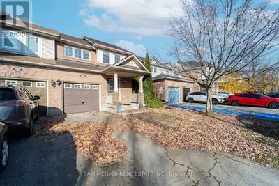 Welcome to this beautifully maintained townhome in Oakville's desirable Westmount community. Featuri...