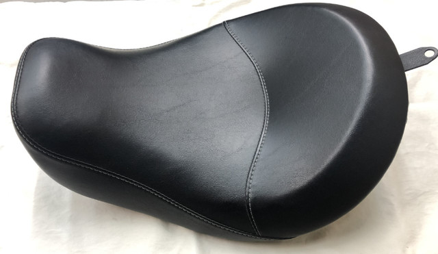Harley Davidson Factory OEM Solo Seat Fits 06 - 17 Dyna Models in Other in Saskatoon