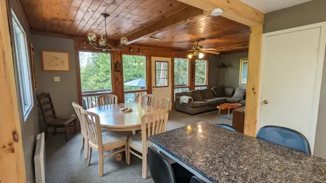 LAKEFRONT COTTAGE FOR RENTRODDICK LAKE - Discounted rates in Quebec in Canada - Image 21