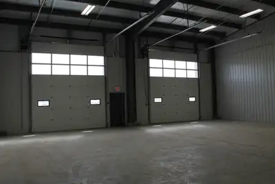 POWER OVERHEAD DOORS 11 BAYS MULTIPLE SIZES Our Rocky Mountain House, Alberta building has a total w...