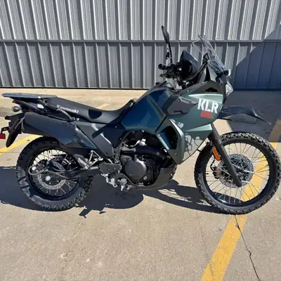 APPLY NOW: https://www.ridecollective.ca/get-pre-approved 2025 KAWASAKI KLR 650 S • 652cc engine del...