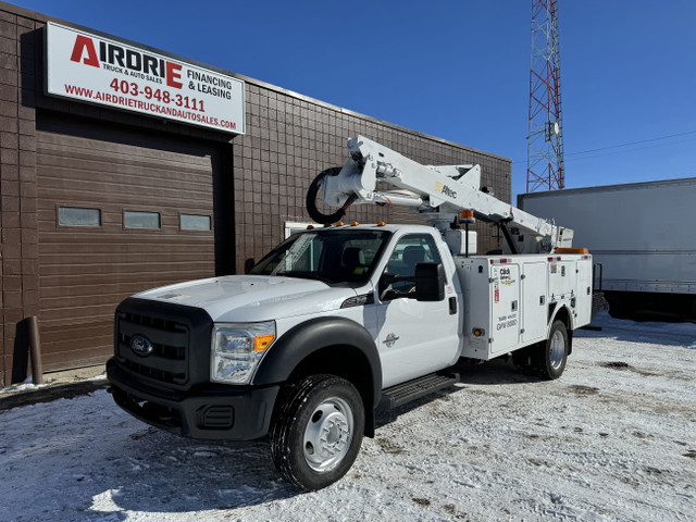 2012 Ford Super Duty F-550 XL Bucket Truck in Cars & Trucks in Calgary - Image 2