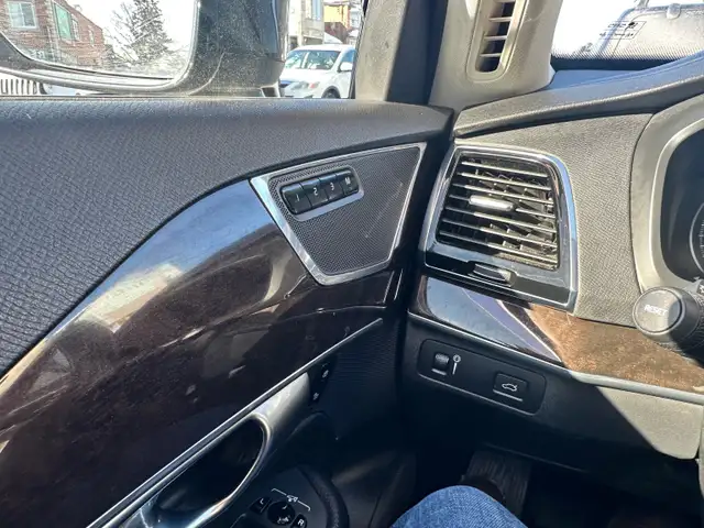 2018 Volvo XC90 T6 Momentum Reduced in Cars & Trucks in City of Toronto - Image 18