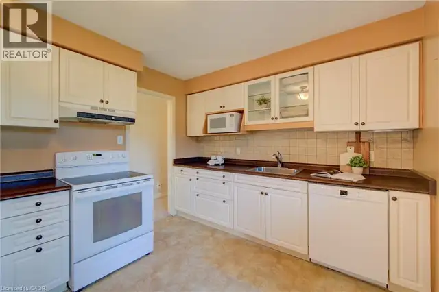 79 GAY Crescent Kitchener, Ontario in Houses for Sale in Kitchener / Waterloo - Image 10