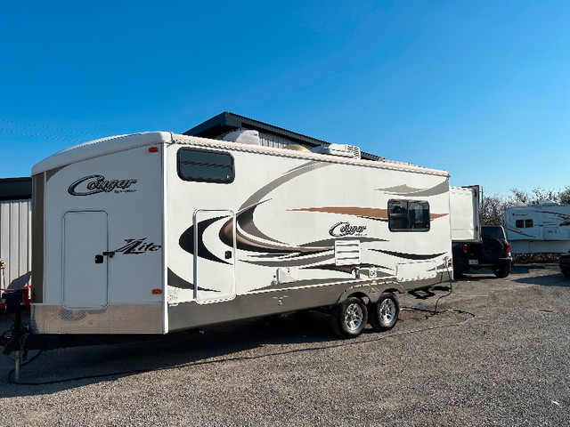 2013 Cougar X-Lite 22RBV *Arctic Package* in Travel Trailers & Campers in Hamilton - Image 4