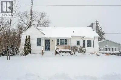 This well cared for 3+1 bedroom, 2 bathroom bungalow sits on a large lot directly beside Canton Park...