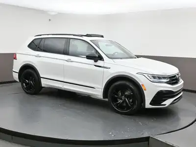 Eye-catching 19â€‘inch Auckland black alloy wheels and blackedâ€‘out exterior styling elements give...